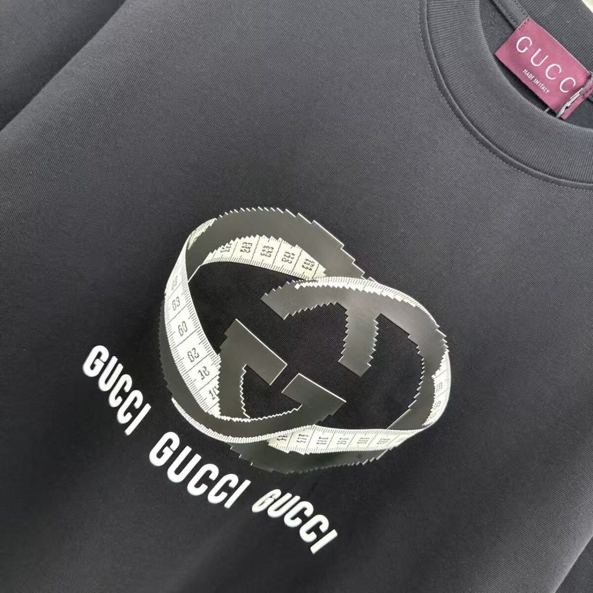P80 GU 2026秋冬新款 3D立体硅胶 360克圆领短袖 实物很棒 男女同款宽松版 尺码S M L XL XXL 五个码 黑色 白色