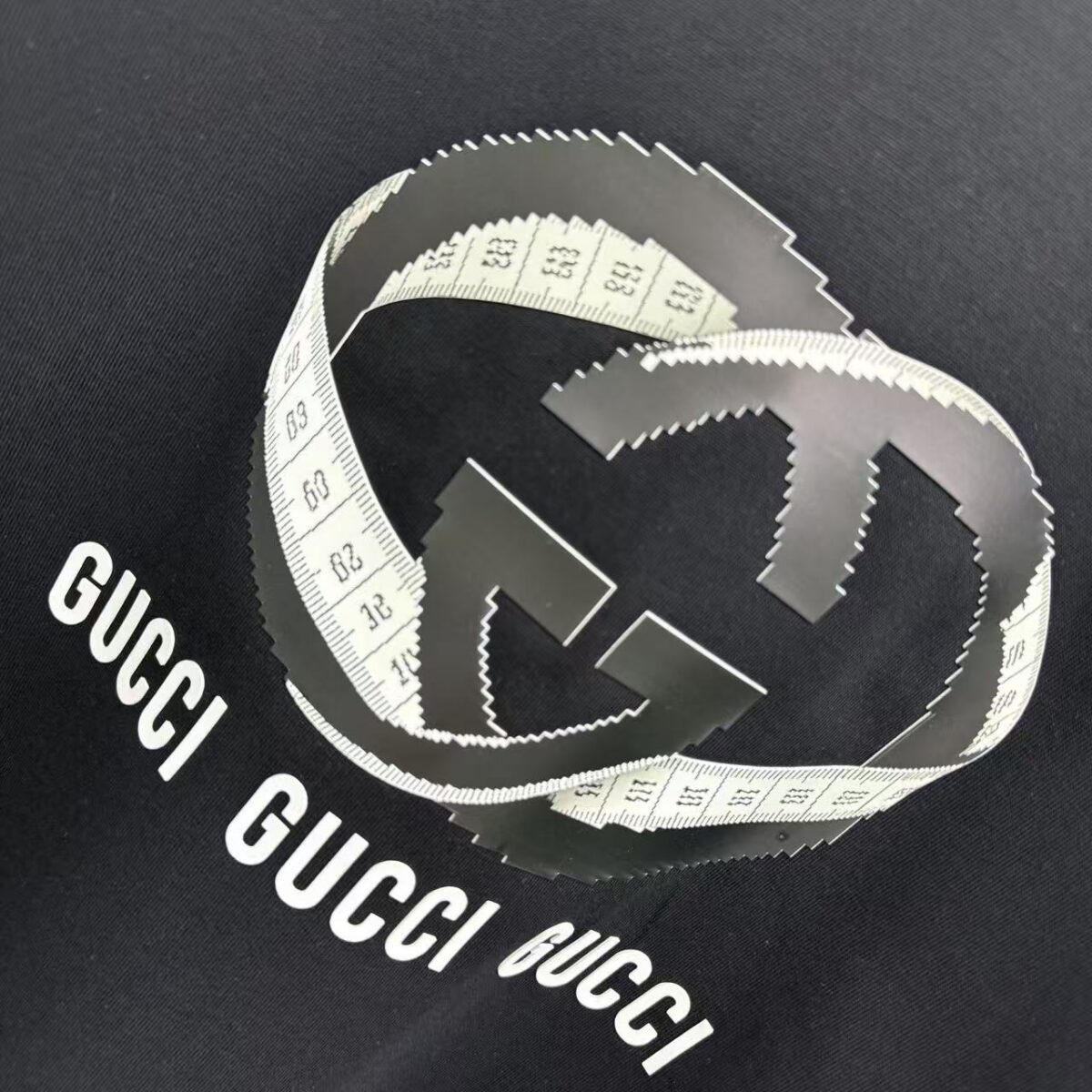 P80 GU 2026秋冬新款 3D立体硅胶 360克圆领短袖 实物很棒 男女同款宽松版 尺码S M L XL XXL 五个码 黑色 白色