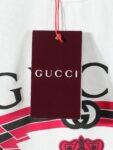 P80 【独家品质】 -GUCC 2026新款短袖T恤，采用300g高克重纯棉，柔软舒适，品牌辨识度超高计。版型简约百搭，日常休闲都能轻松驾驭，无论单穿还是内搭都很出彩。 颜色：黑色 白色 男女同款 码数：S-XL