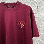 P75 Gu* 古驰* 2026春夏新款 双G胸前Gucci字母. 刺绣工艺 短袖T恤 定制双纱平纹纯棉面料 男女同款 颜色：黑色 白色 杏色 花灰色 安哥拉红色 尺码： S （90-130斤） M （120-150斤） L （140-165斤） XL （160-180斤） XXL （180-210斤）