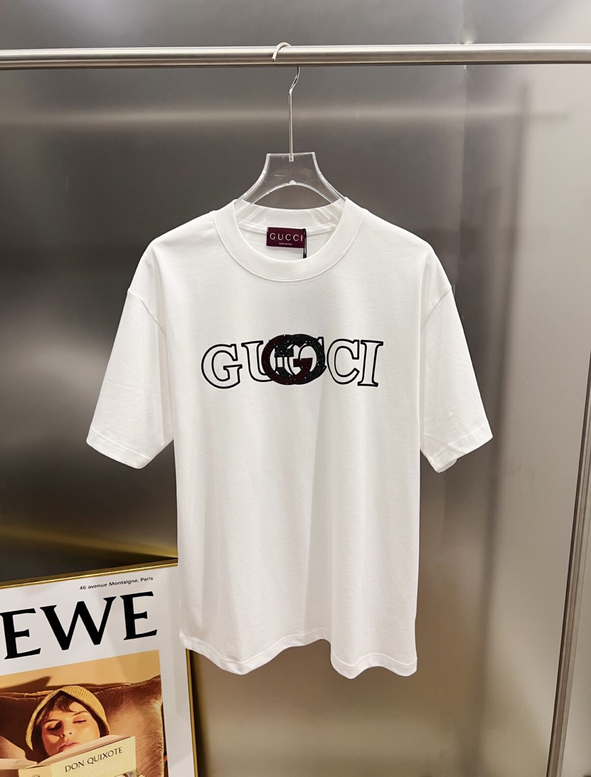 weigou_207871_0_0611717220 P80 Gu* 古驰*2026春夏新款 短袖T恤 新款logo中东澳钻+植绒印花工艺 短袖T恤 高端版本!专柜定制面料 透气舒适度高,实物很棒🔥男女同款宽松版 尺码S M L XL XXL 五个码 黑色 白色 灰色