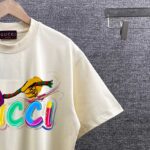 P80 Gucc* 古*驰* 2026春夏新款 独家版个性字母logo印花设计 短袖T恤 定制双纱平纹纯棉面料 男女同款 颜色：黑色 白色 杏色 尺码： S （90-130斤） M （120-150斤） L （140-165斤） XL （160-180斤） XXL （180-210斤）