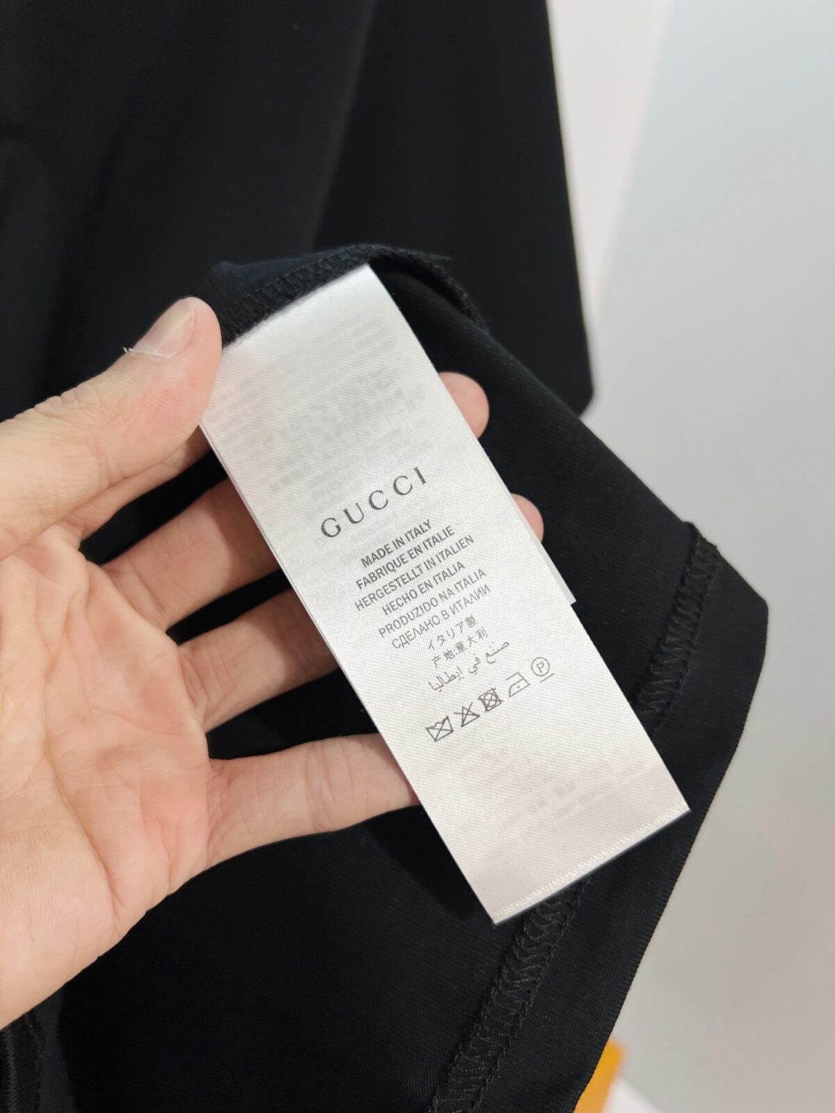 weigou_208089_8_a65541f845 P80 GUCCI/古驰 高品质320克圆领短袖T恤 品牌经典 锁扣铁链马匹🐴刺绣字母LOGO 男女同款 2026ss早春官方同步 高版本 高品质 时尚个性 百搭潮流 纯原品质 原版面料 吊牌 领标 水洗麦 三标齐全 颜色: 黑色.白色. 尺码:S M L XL