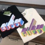 weigou_208131_1_fda5ce7e91 P75 💥 GUCCI 古驰 夏季新款圆领短袖T恤!270克重磅高端纯棉面料,手感质感都极完美!修身裁剪设计干净利落!时尚又好看!走线做工非常精致!版型效果超赞!而且透气性能超强!任何年龄阶段都可轻松驾驭,男士衣橱里必备的单品。 颜色: 米白 黑色 码数:M-3XL (下单请报身高体重)