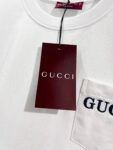 P80 GUCCI/古驰 高品质320克圆领短袖T恤 品牌经典 胸前拼接口袋刺绣字母LOGO 男女同款 2026ss早春官方同步 高版本 高品质 时尚个性 百搭潮流 纯原品质 原版面料 吊牌 领标 水洗麦 三标齐全 颜色: 黑色.白色. 尺码：S M L XL