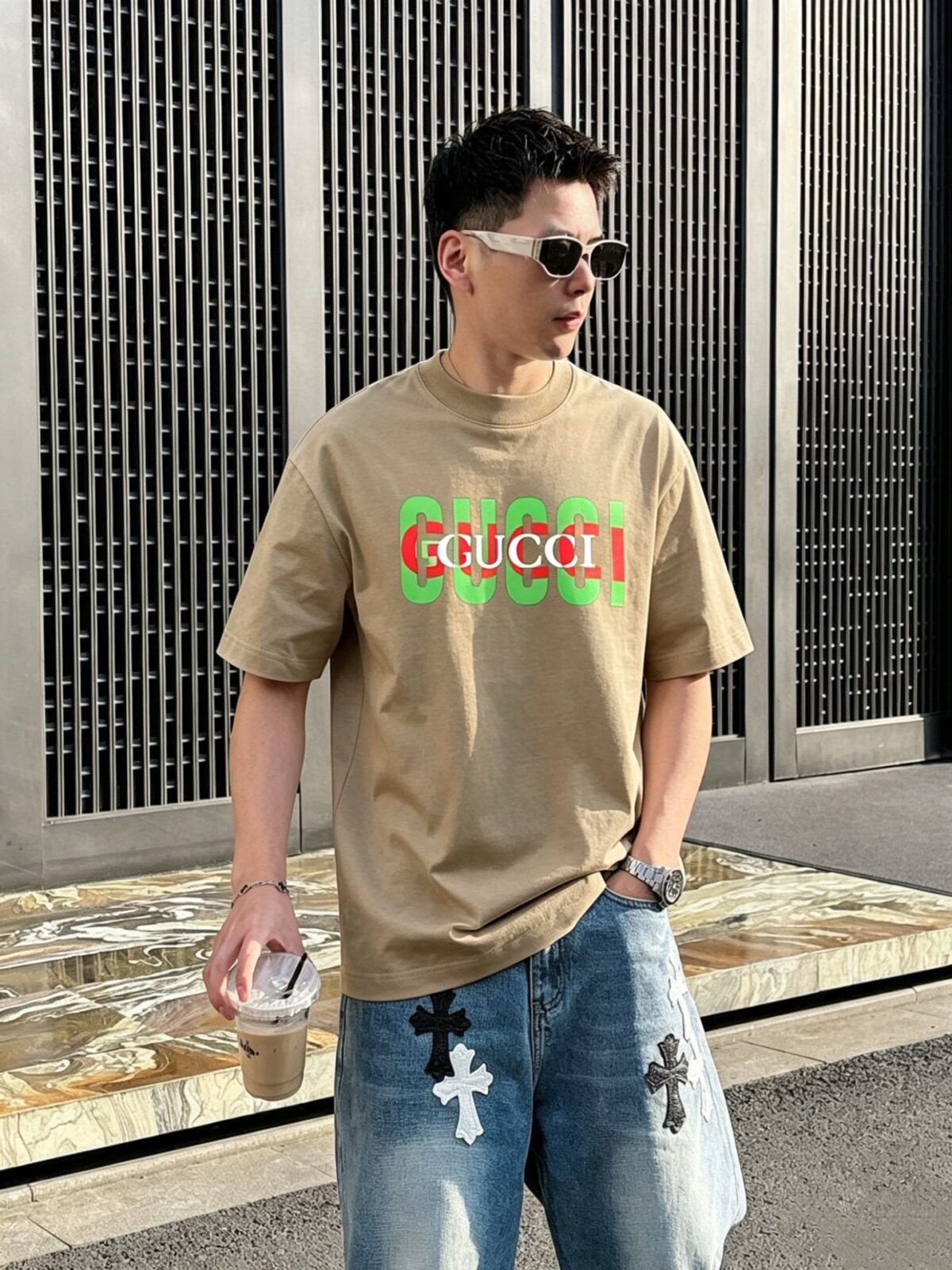 weigou_208468_7_3d2a2f26ff P80 gucc~古奇 厚板字母滴胶, 《区别通货面料》双纱 7A抗菌短袖tee 上身十分舒适,男女同款半袖,落肩宽松版型 颜色: 黑色 白色 咖啡色 尺码:S(90-130斤) M(125-150斤) L(135-165斤) XL(160-190斤) XXL(185-220斤)