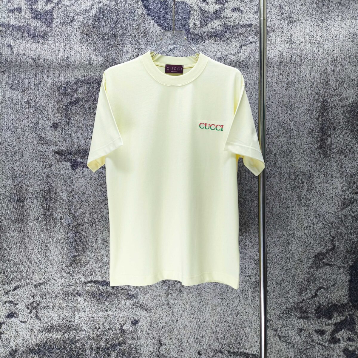 P75 GUCCI* 古驰* 2026新款 精致绣花小logo 300g短袖t恤 宽松版型男女同款 尺码 S M L XL XXL 黑色 浅黄色 紫色 湖水绿