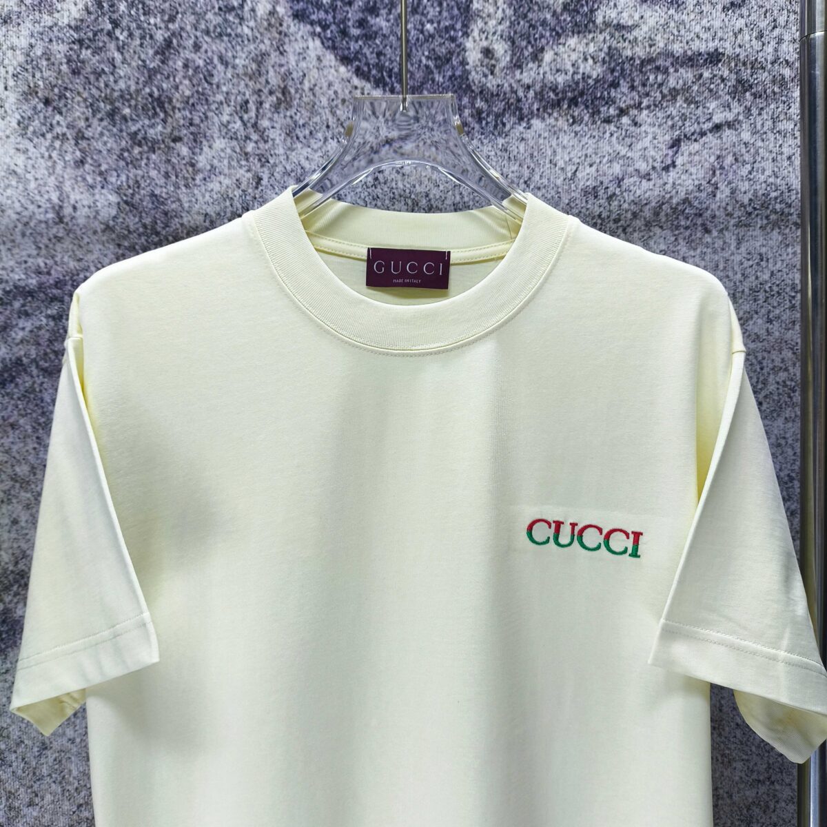 P75 GUCCI* 古驰* 2026新款 精致绣花小logo 300g短袖t恤 宽松版型男女同款 尺码 S M L XL XXL 黑色 浅黄色 紫色 湖水绿