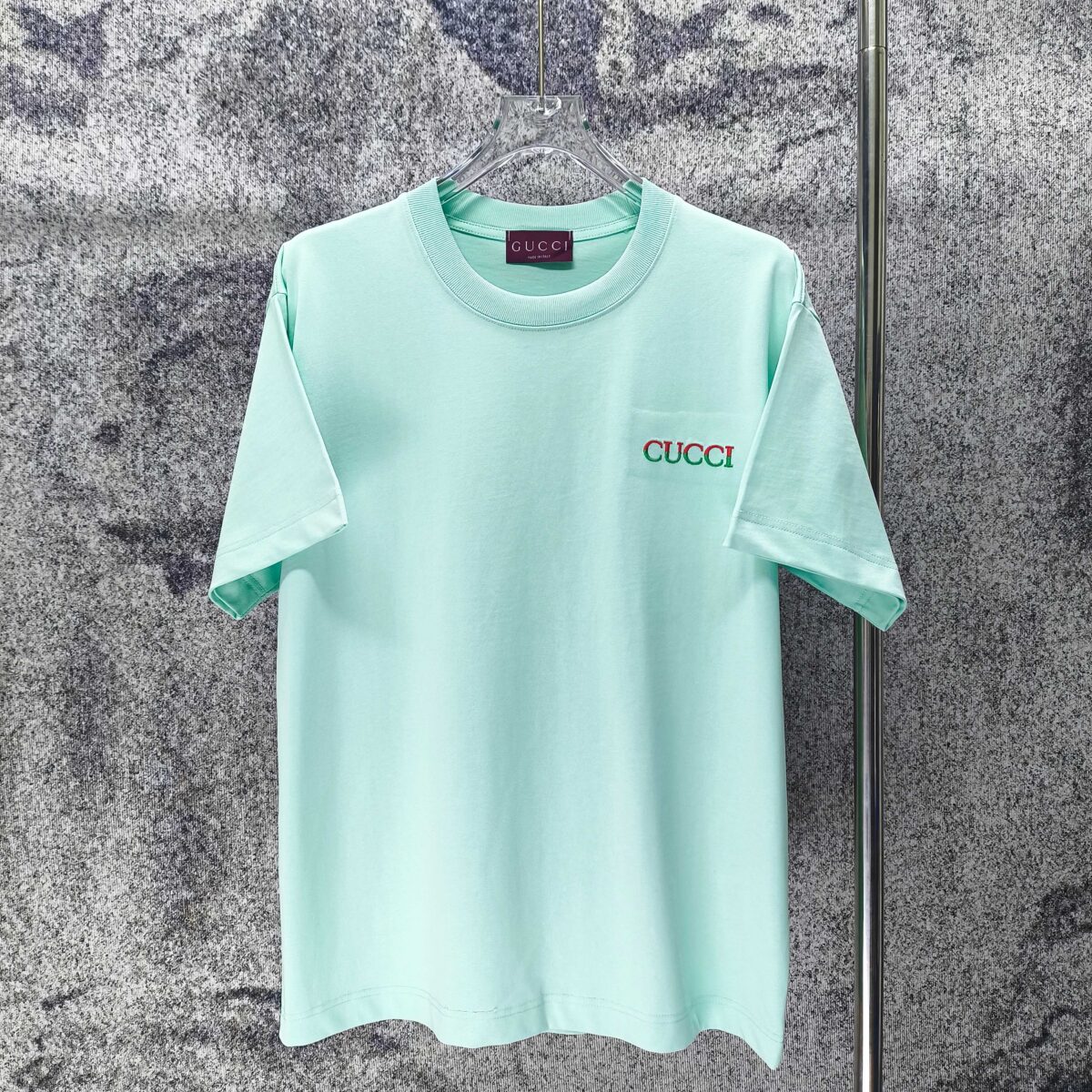 P75 GUCCI* 古驰* 2026新款 精致绣花小logo 300g短袖t恤 宽松版型男女同款 尺码 S M L XL XXL 黑色 浅黄色 紫色 湖水绿