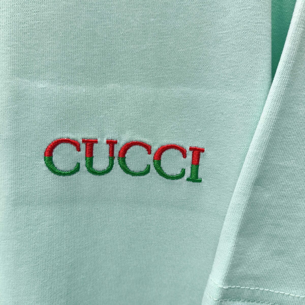 P75 GUCCI* 古驰* 2026新款 精致绣花小logo 300g短袖t恤 宽松版型男女同款 尺码 S M L XL XXL 黑色 浅黄色 紫色 湖水绿