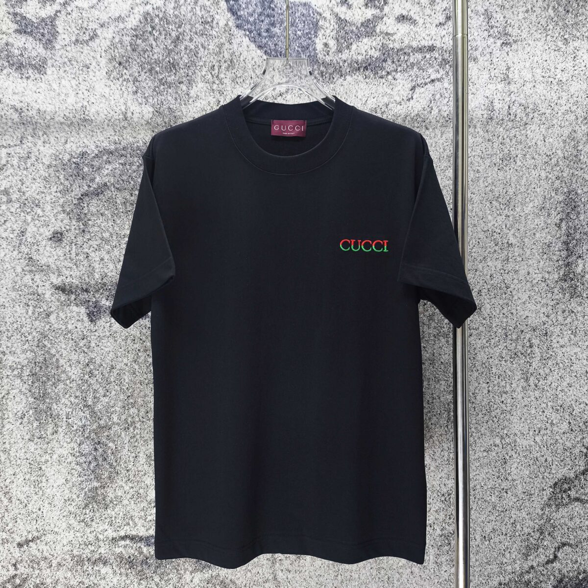 P75 GUCCI* 古驰* 2026新款 精致绣花小logo 300g短袖t恤 宽松版型男女同款 尺码 S M L XL XXL 黑色 浅黄色 紫色 湖水绿