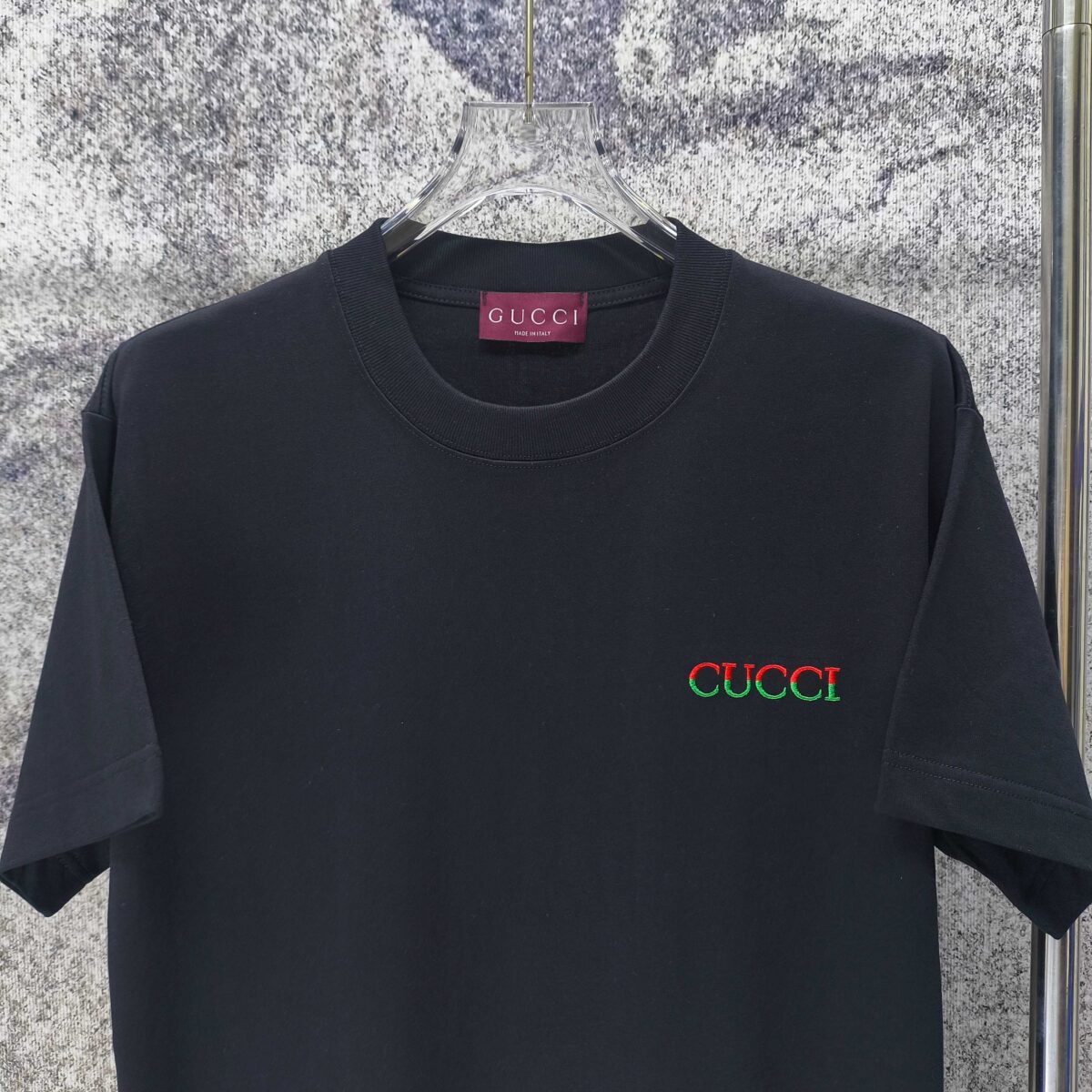 P75 GUCCI* 古驰* 2026新款 精致绣花小logo 300g短袖t恤 宽松版型男女同款 尺码 S M L XL XXL 黑色 浅黄色 紫色 湖水绿