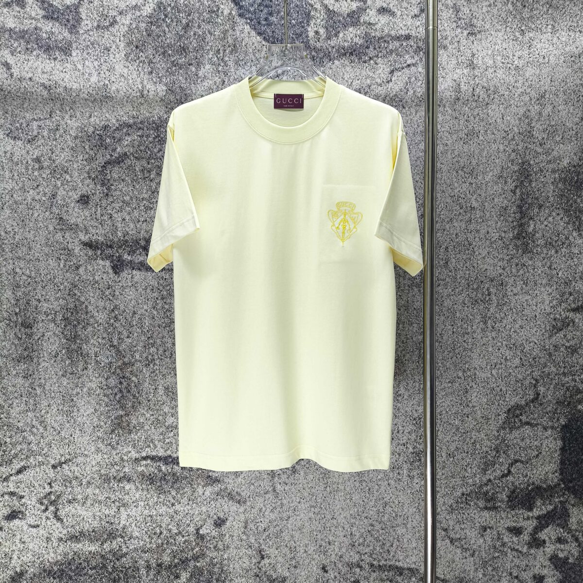 P75 GUCCI* 古驰* 2026新款 精致绣花小logo 300g短袖t恤 宽松版型男女同款 尺码 S M L XL XXL 黑色 浅黄色 紫色