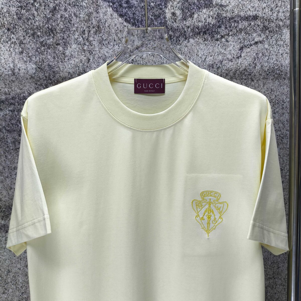 P75 GUCCI* 古驰* 2026新款 精致绣花小logo 300g短袖t恤 宽松版型男女同款 尺码 S M L XL XXL 黑色 浅黄色 紫色