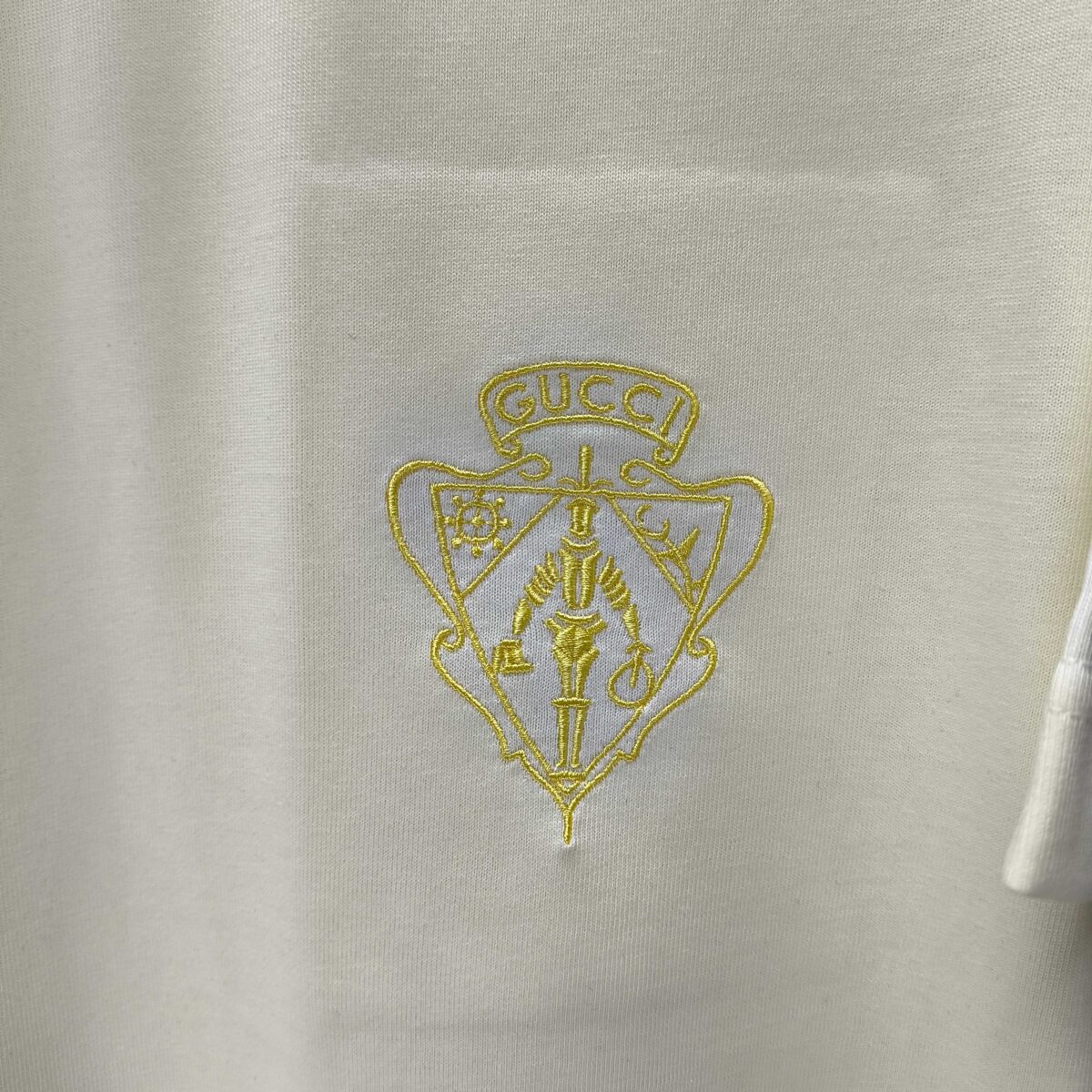P75 GUCCI* 古驰* 2026新款 精致绣花小logo 300g短袖t恤 宽松版型男女同款 尺码 S M L XL XXL 黑色 浅黄色 紫色