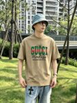 weigou_208903_7_8f592577d9 P80 gucc~古奇 厚板字母滴胶, 《区别通货面料》双纱 7A抗菌短袖tee 上身十分舒适,男女同款半袖,落肩宽松版型 颜色: 黑色 白色 咖啡色 尺码:S(90-130斤) M(125-150斤) L(135-165斤) XL(160-190斤) XXL(185-220斤)