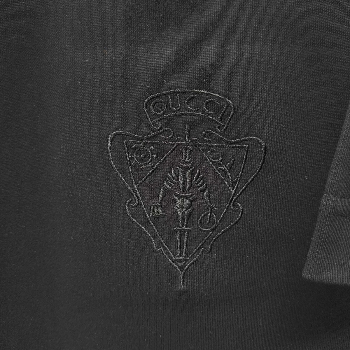 P75 GUCCI* 古驰* 2026新款 精致绣花小logo 300g短袖t恤 宽松版型男女同款 尺码 S M L XL XXL 黑色 浅黄色 紫色