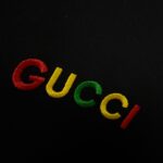 P75 Gu* 古驰* 2026春夏新款 双G Gucci字母刺绣工艺 短袖T恤 定制双纱平纹纯棉面料 男女同款 颜色： 白色 黑色 杏色 紫色 尺码： S （90-130斤） M （120-150斤） L （140-165斤） XL （160-180斤） XXL （180-210斤）