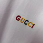 weigou_209158_4_ea9c0c960a P75 Gu* 古驰* 2026春夏新款 双G Gucci字母刺绣工艺 短袖T恤 定制双纱平纹纯棉面料 男女同款 颜色: 白色 黑色 杏色 紫色 尺码: S (90-130斤) M (120-150斤) L (140-165斤) XL (160-180斤) XXL (180-210斤)