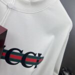 weigou_209208_5_0d3d6c460a P80 gucc~ 古奇厚板滴胶工艺 《区别通货面料》 双纱平纹,紧密纱线短袖T恤上身十分舒适,男女同款半袖,落肩宽松版型 颜色: 黑色 白色 咖啡色 尺码:S(90-130斤) M(125-150斤) L(135-165斤) XL(160-190斤) XXL(185-220斤)