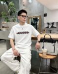 weigou_209208_7_08c07ffc41 P80 gucc~ 古奇厚板滴胶工艺 《区别通货面料》 双纱平纹,紧密纱线短袖T恤上身十分舒适,男女同款半袖,落肩宽松版型 颜色: 黑色 白色 咖啡色 尺码:S(90-130斤) M(125-150斤) L(135-165斤) XL(160-190斤) XXL(185-220斤)