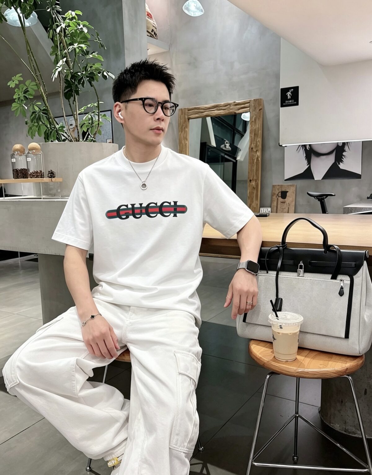 weigou_209208_7_08c07ffc41 P80 gucc~ 古奇厚板滴胶工艺 《区别通货面料》 双纱平纹,紧密纱线短袖T恤上身十分舒适,男女同款半袖,落肩宽松版型 颜色: 黑色 白色 咖啡色 尺码:S(90-130斤) M(125-150斤) L(135-165斤) XL(160-190斤) XXL(185-220斤)