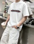 weigou_209208_8_7cf518b30f P80 gucc~ 古奇厚板滴胶工艺 《区别通货面料》 双纱平纹,紧密纱线短袖T恤上身十分舒适,男女同款半袖,落肩宽松版型 颜色: 黑色 白色 咖啡色 尺码:S(90-130斤) M(125-150斤) L(135-165斤) XL(160-190斤) XXL(185-220斤)