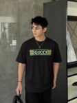 weigou_209330_8_445e5225da P80 gucc~古奇 厚板字母滴胶, 《区别通货面料》双纱 7A抗菌短袖tee 上身十分舒适,男女同款半袖,落肩宽松版型 颜色: 黑色 白色 咖啡色 尺码:S(90-130斤) M(125-150斤) L(135-165斤) XL(160-190斤) XXL(185-220斤)