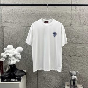 P75 Gu* 古驰* 2026春夏新款 双G胸前Gucci字母. 刺绣工艺 短袖T恤 定制双纱平纹纯棉面料 男女同款 颜色：黑色 白色 花灰色 尺码： S （90-130斤） M （120-150斤） L （140-165斤） XL （160-180斤） XXL （180-210斤）