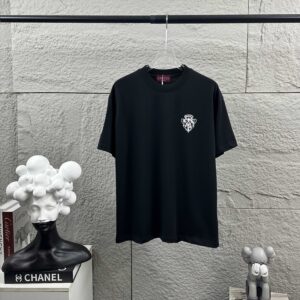 P75 Gu* 古驰* 2026春夏新款 双G胸前Gucci字母. 刺绣工艺 短袖T恤 定制双纱平纹纯棉面料 男女同款 颜色：黑色 白色 花灰色 尺码： S （90-130斤） M （120-150斤） L （140-165斤） XL （160-180斤） XXL （180-210斤）