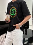 weigou_209448_8_50a27a1f1b P80 gucc~ 古奇复古厚板滴胶 《区别通货面料》双纱纯棉,紧密纱线,短袖tee 上身十分舒适,男女同款半袖,落肩宽松版型 颜色: 黑色 白色 咖啡色 尺码:S(90-130斤) M(125-150斤) L(135-165斤) XL(160-190斤) XXL(185-220斤)
