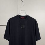 weigou_209484_4_f4c240d651 P75 gucc*古奇小logo刺绣 《区别通货面料》双纱纯棉上衣 7a抗菌短袖tee 上身十分舒适,男女同款半袖,落肩宽松版型 颜色: 黑色 白色 咖啡色 尺码:S(90-130斤) M(125-150斤) L(135-165斤) XL(160-190斤) XXL(185-220斤)
