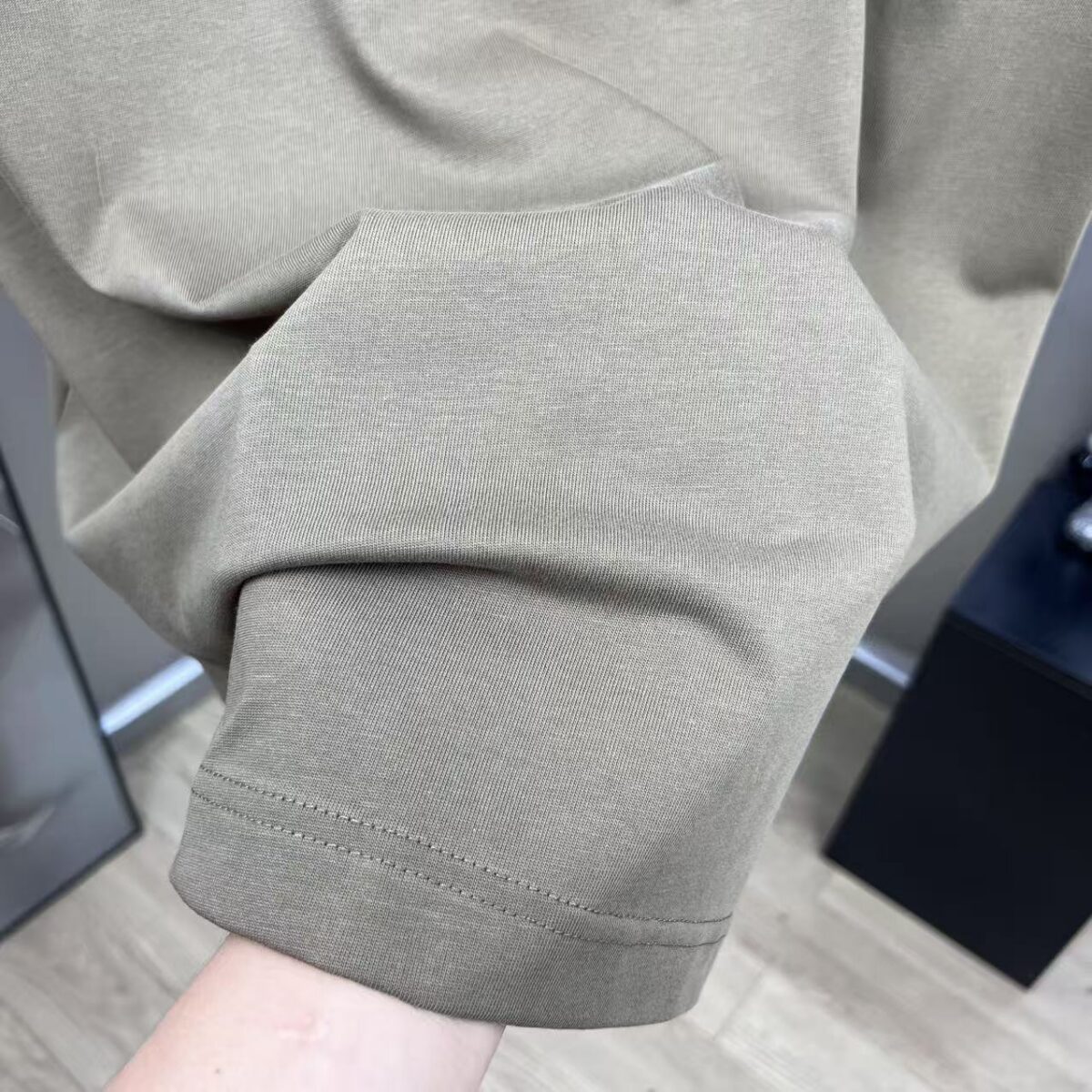 weigou_209489_5_a32e29c90a P80 gucc~ 古奇复古厚板滴胶 《区别通货面料》双纱纯棉,紧密纱线,短袖tee 上身十分舒适,男女同款半袖,落肩宽松版型 颜色: 黑色 白色 咖啡色 尺码:S(90-130斤) M(125-150斤) L(135-165斤) XL(160-190斤) XXL(185-220斤)