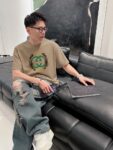 weigou_209489_7_ff8e86ad10 P80 gucc~ 古奇复古厚板滴胶 《区别通货面料》双纱纯棉,紧密纱线,短袖tee 上身十分舒适,男女同款半袖,落肩宽松版型 颜色: 黑色 白色 咖啡色 尺码:S(90-130斤) M(125-150斤) L(135-165斤) XL(160-190斤) XXL(185-220斤)