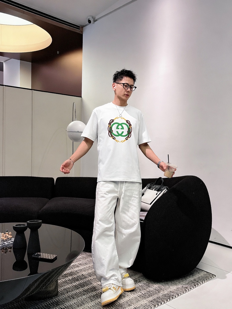 weigou_209536_6_eb9645b0ee P80 gucc~ 古奇复古厚板滴胶 《区别通货面料》双纱纯棉,紧密纱线,短袖tee 上身十分舒适,男女同款半袖,落肩宽松版型 颜色: 黑色 白色 咖啡色 尺码:S(90-130斤) M(125-150斤) L(135-165斤) XL(160-190斤) XXL(185-220斤)