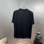 weigou_209579_5_dc612d9f67 P80 gucc~古奇厚板滴胶字母 《区别通货面料》双纱纯棉 短袖tee 上身十分舒适,男女同款半袖,落肩宽松版型 颜色: 黑色 白色 咖啡色 尺码:S(90-130斤) M(125-150斤) L(135-165斤) XL(160-190斤) XXL(185-220斤)