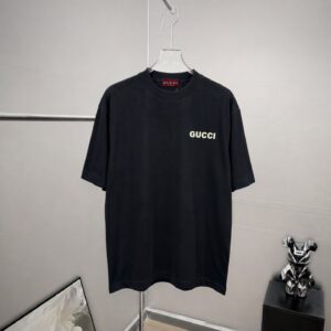 P75 gucc*古奇小logo刺绣 《区别通货面料》双纱纯棉上衣 7a抗菌短袖tee 上身十分舒适，男女同款半袖，落肩宽松版型 颜色: 黑色 白色 咖啡色 尺码：S（90-130斤） M（125-150斤） L（135-165斤） XL（160-190斤） XXL（185-220斤）