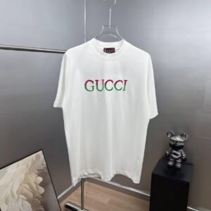 P80 gucc～古奇 双色字母刺绣 区别通货面料：双纱纯棉7A抗菌短袖tee 上身十分舒适，男女同款半袖，落肩宽松版型 颜色: 黑色 白色 咖啡色 尺码：S（90-130斤） M（125-150斤） L（135-165斤） XL（160-190斤） XXL（185-220斤）
