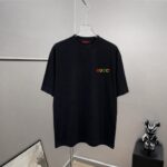 P75 gucc～ 古奇*刺绣logo 《区别通货面料》双纱纯棉，短袖tee 上身十分舒适，男女同款半袖，落肩宽松版型 颜色: 黑色 白色 咖啡色 尺码：S（90-130斤） M（125-150斤） L（135-165斤） XL（160-190斤） XXL（185-220斤）