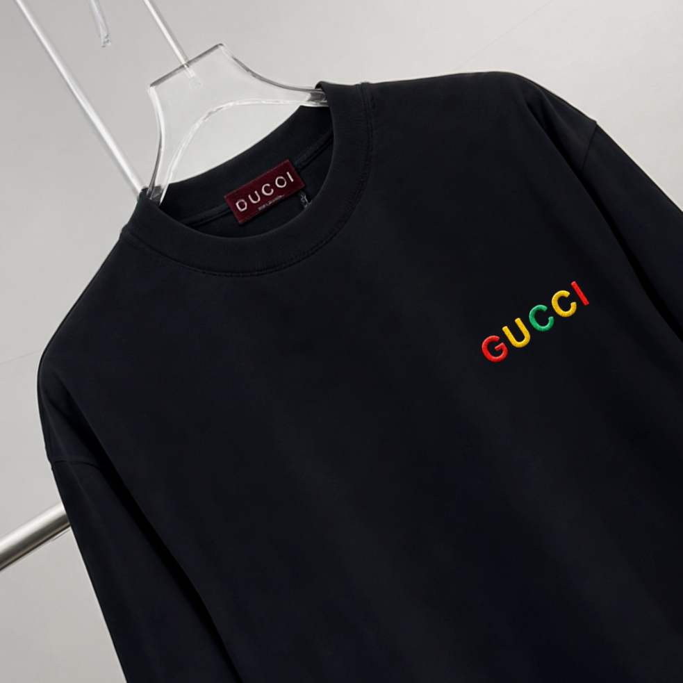 P75 gucc～ 古奇*刺绣logo 《区别通货面料》双纱纯棉，短袖tee 上身十分舒适，男女同款半袖，落肩宽松版型 颜色: 黑色 白色 咖啡色 尺码：S（90-130斤） M（125-150斤） L（135-165斤） XL（160-190斤） XXL（185-220斤）