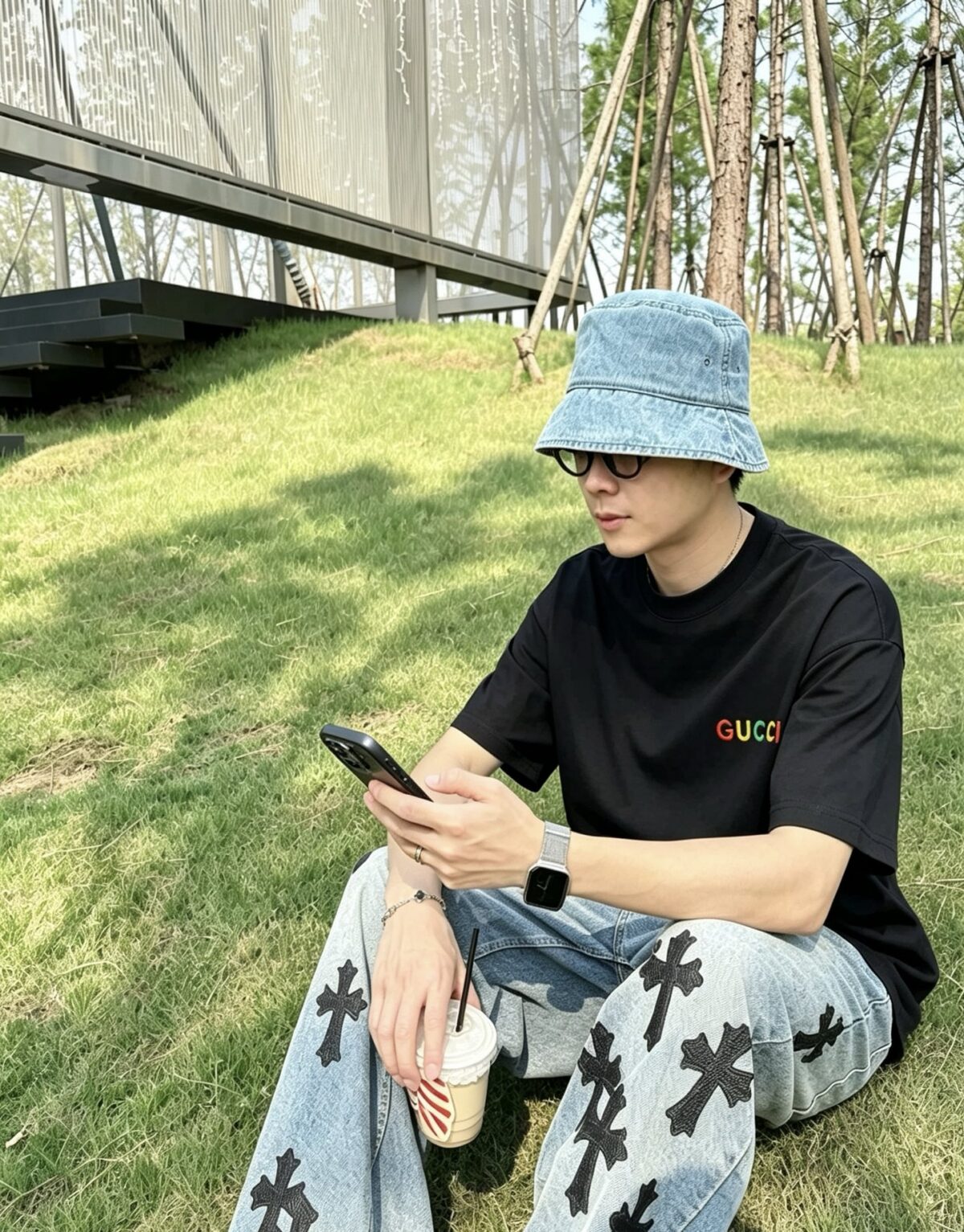 P75 gucc～ 古奇*刺绣logo 《区别通货面料》双纱纯棉，短袖tee 上身十分舒适，男女同款半袖，落肩宽松版型 颜色: 黑色 白色 咖啡色 尺码：S（90-130斤） M（125-150斤） L（135-165斤） XL（160-190斤） XXL（185-220斤）