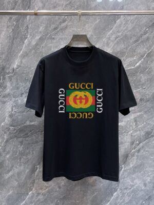 P70 GUCC** 古奇🆕 新品260克短袖 火爆上市啦 定制顶级优选洗水棉面料 上身舒适度高 专柜同款装饰 轻奢内敛低调奢华 内搭外穿轻松驾驭不挑人 裁剪精细完美 Size：S—XXL