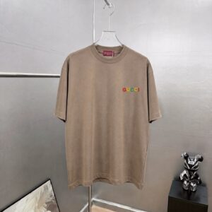 P75 gucc～ 古奇*刺绣logo 《区别通货面料》双纱纯棉，短袖tee 上身十分舒适，男女同款半袖，落肩宽松版型 颜色: 黑色 白色 咖啡色 尺码：S（90-130斤） M（125-150斤） L（135-165斤） XL（160-190斤） XXL（185-220斤）