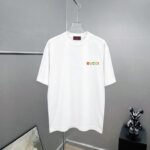 weigou_209840_0_04e399b563 P75 gucc~ 古奇*刺绣logo 《区别通货面料》双纱纯棉,短袖tee 上身十分舒适,男女同款半袖,落肩宽松版型 颜色: 黑色 白色 咖啡色 尺码:S(90-130斤) M(125-150斤) L(135-165斤) XL(160-190斤) XXL(185-220斤)