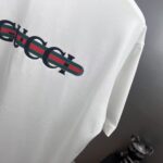 weigou_209867_3_9d9b027ea0 P80 gucc~ 古奇厚板滴胶 《区别通货面料》 双纱平纹,紧密纱线短袖T恤上身十分舒适,男女同款半袖,落肩宽松版型 颜色: 黑色 白色 咖啡色 尺码:S(90-130斤) M(125-150斤) L(135-165斤) XL(160-190斤) XXL(185-220斤)