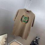 weigou_209924_3_4dc8b546a5 P80 gucc~ 古奇复古厚板滴胶 《区别通货面料》双纱纯棉,紧密纱线,短袖tee 上身十分舒适,男女同款半袖,落肩宽松版型 颜色: 黑色 白色 咖啡色 尺码:S(90-130斤) M(125-150斤) L(135-165斤) XL(160-190斤) XXL(185-220斤)