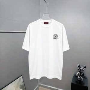P75 gucc～ 古奇*刺绣logo 《区别通货面料》双纱纯棉，短袖tee 上身十分舒适，男女同款半袖，落肩宽松版型 颜色: 黑色 白色 咖啡色 尺码：S（90-130斤） M（125-150斤） L（135-165斤） XL（160-190斤） XXL（185-220斤）