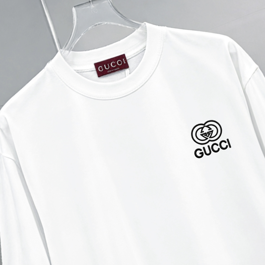 P75 gucc～ 古奇*刺绣logo 《区别通货面料》双纱纯棉，短袖tee 上身十分舒适，男女同款半袖，落肩宽松版型 颜色: 黑色 白色 咖啡色 尺码：S（90-130斤） M（125-150斤） L（135-165斤） XL（160-190斤） XXL（185-220斤）