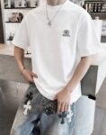 P75 gucc～ 古奇*刺绣logo 《区别通货面料》双纱纯棉，短袖tee 上身十分舒适，男女同款半袖，落肩宽松版型 颜色: 黑色 白色 咖啡色 尺码：S（90-130斤） M（125-150斤） L（135-165斤） XL（160-190斤） XXL（185-220斤）
