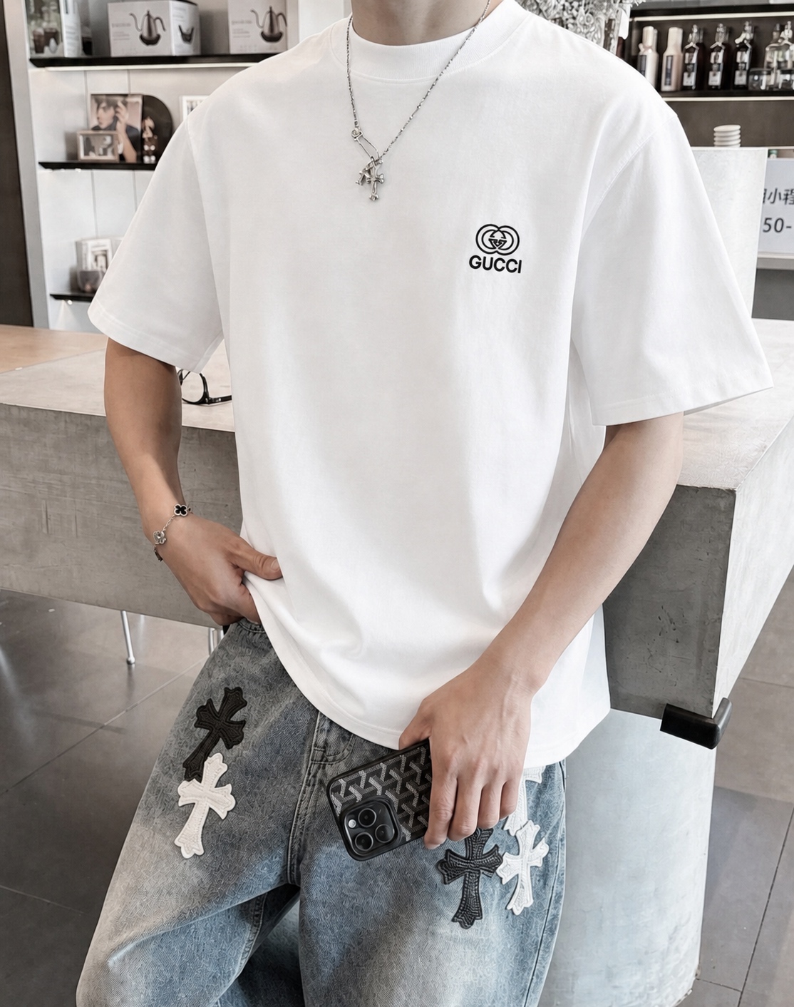 P75 gucc～ 古奇*刺绣logo 《区别通货面料》双纱纯棉，短袖tee 上身十分舒适，男女同款半袖，落肩宽松版型 颜色: 黑色 白色 咖啡色 尺码：S（90-130斤） M（125-150斤） L（135-165斤） XL（160-190斤） XXL（185-220斤）